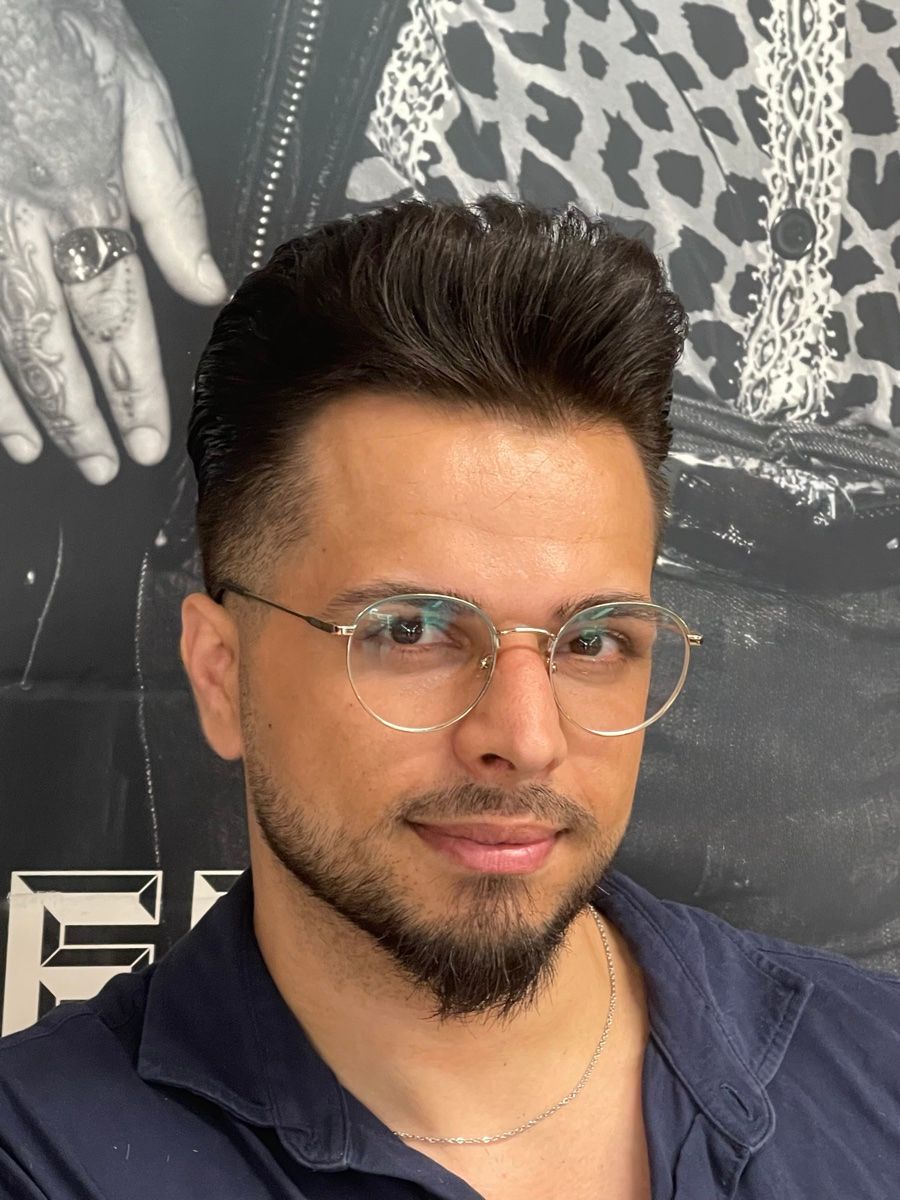 Alex, Stylist im Friseursalon Gabriele Rothen in Wien-Liesing